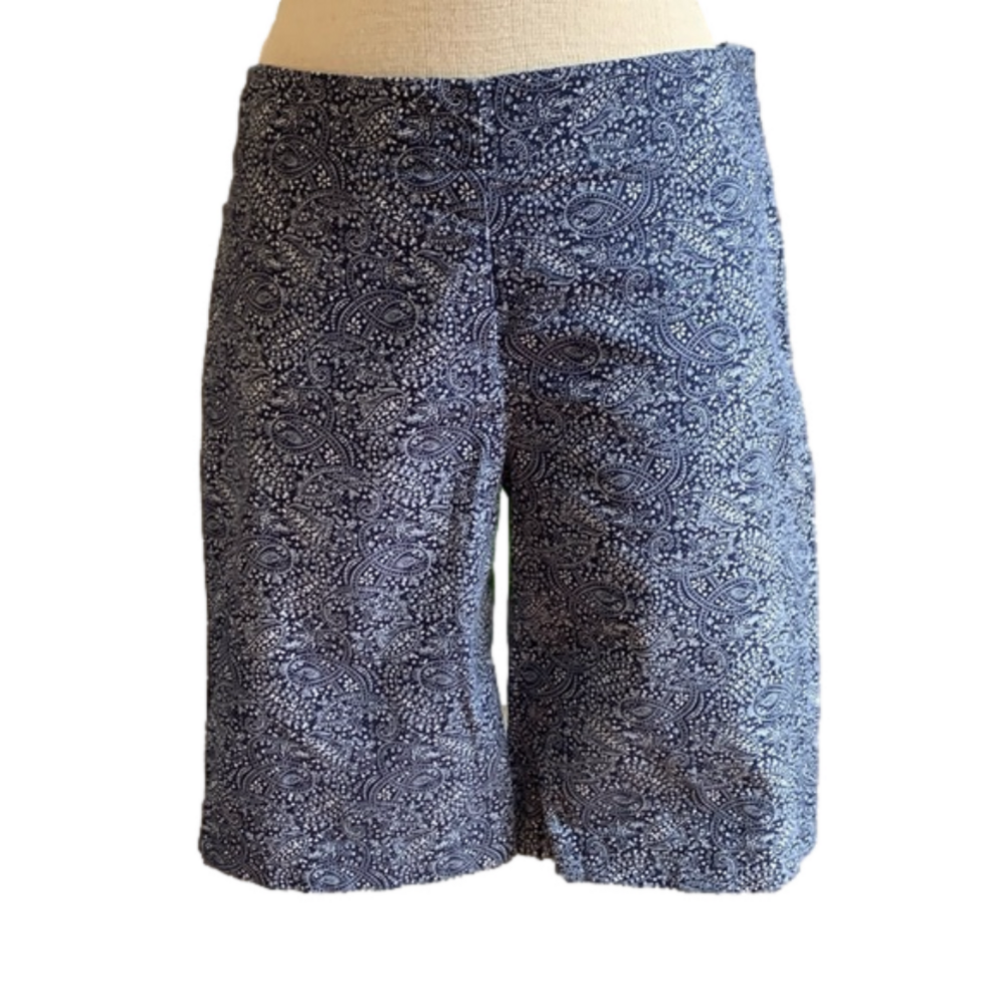 Talbots size 6 blue and white paisley handkerchief Bermuda shorts